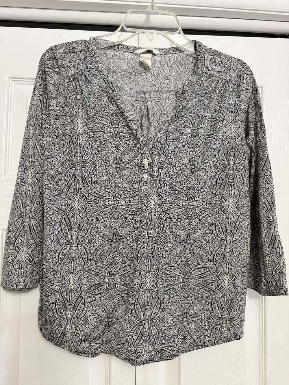 H&M Women's Black and White Geometric Print Henley Blouse Size S